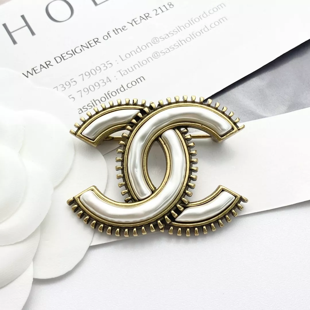 chanel brooches pour femme s_1270bb62